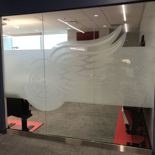 UWM - Red Wings Privacy Glass